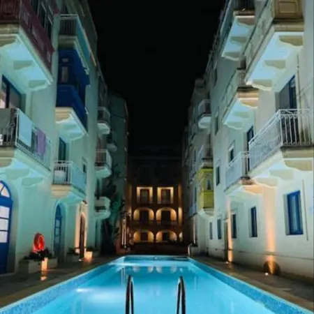 Amazing Penthouse With Private Hot Tub, Sea Views, Communal Pool & Free Ac * Għajnsielem