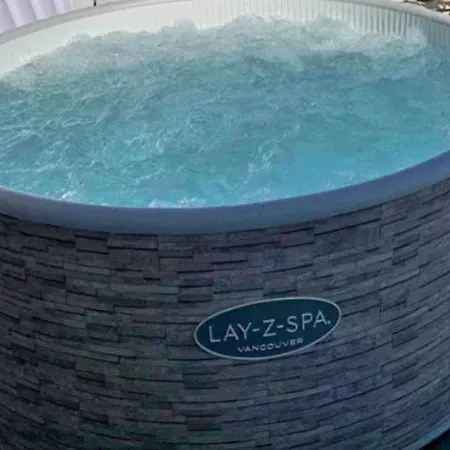 Amazing Penthouse With Private Hot Tub, Sea Views, Communal Pool & Free Ac Għajnsielem