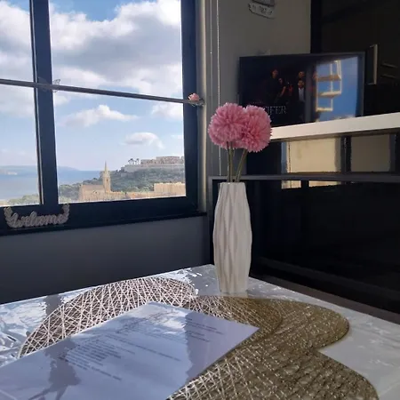 Amazing Penthouse With Private Hot Tub, Sea Views, Communal Pool & Free Ac Lejlighed Għajnsielem
