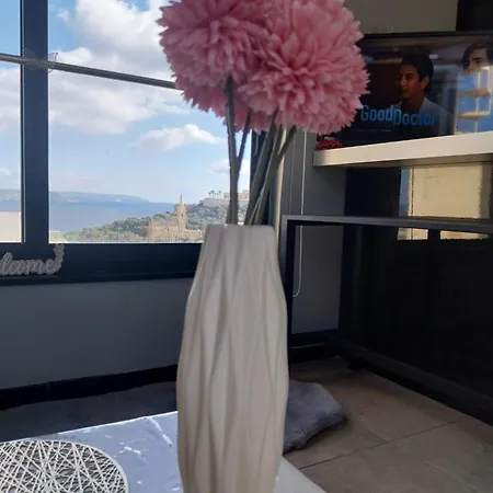 Amazing Penthouse With Private Hot Tub, Sea Views, Communal Pool & Free Ac Apartment Ghajnsielem