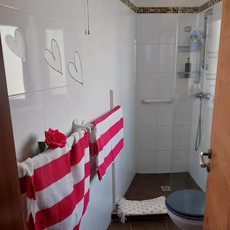 Amazing Penthouse With Private Hot Tub, Sea Views, Communal Pool & Free Ac Apartment Ghajnsielem
