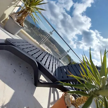 Amazing Penthouse With Private Hot Tub, Sea Views, Communal Pool & Free Ac * Ghajnsielem